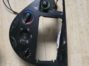 Klimatronik Ford fokus 1.4 benz 55 kw 2002 god