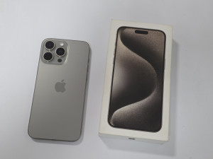 IPHONE 15 PRO MAX 256GN 88% BH Kao Novo bez packe Garancija radnj