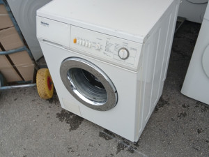 VES MASINA MIELE. 6.kg