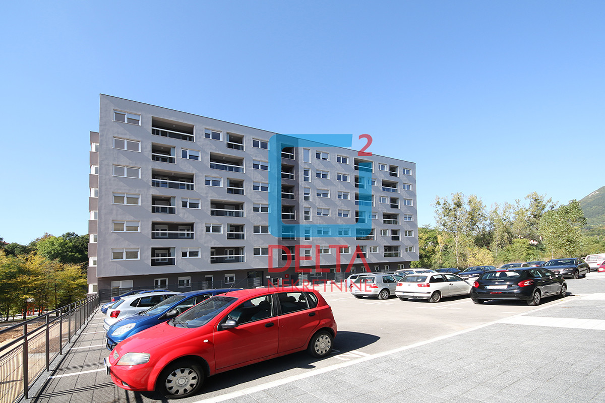 Trosoban stan / 69m2 / Garaža / Pionirska dolina / Centar