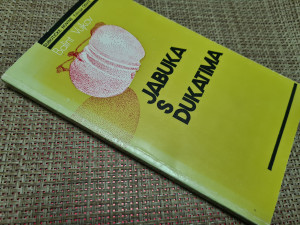 Jabuka s dukatima - BALINT VUJKOV