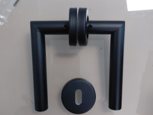 Šteka za sobna vrata crna