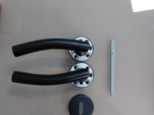 Šteka za sobna vrata crna