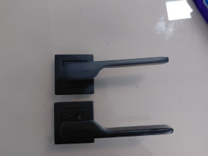 Šteka za sobna vrata crna