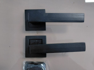 Šteka za sobna vrata crna