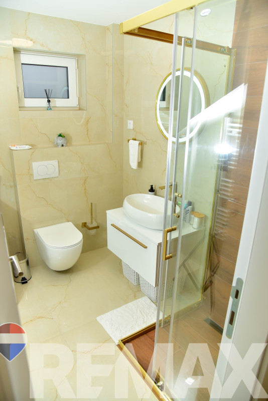 Dvosoban moderan stan 50m2 - preko puta Emporiuma 15
