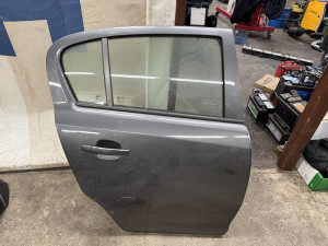 ZADNJA DESNA VRATA OPEL CORSA D