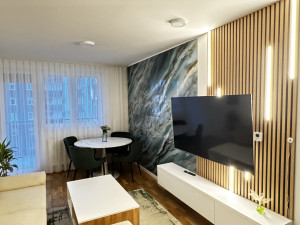 NOV stan 51m2 Lukavica Nova zgrada potpuno namješten