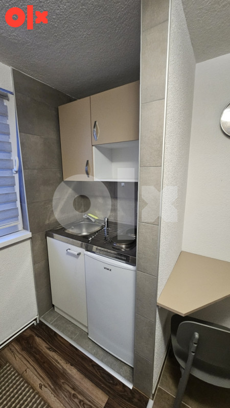 Garsonjera namjestena 18m2.TUŠANJ 100m od slatine..450m od OMEGE 3