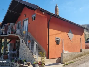 2 Kuće Zenica 300m2 + 7000m2 OKUCNICE Idealno za 3+ porodice