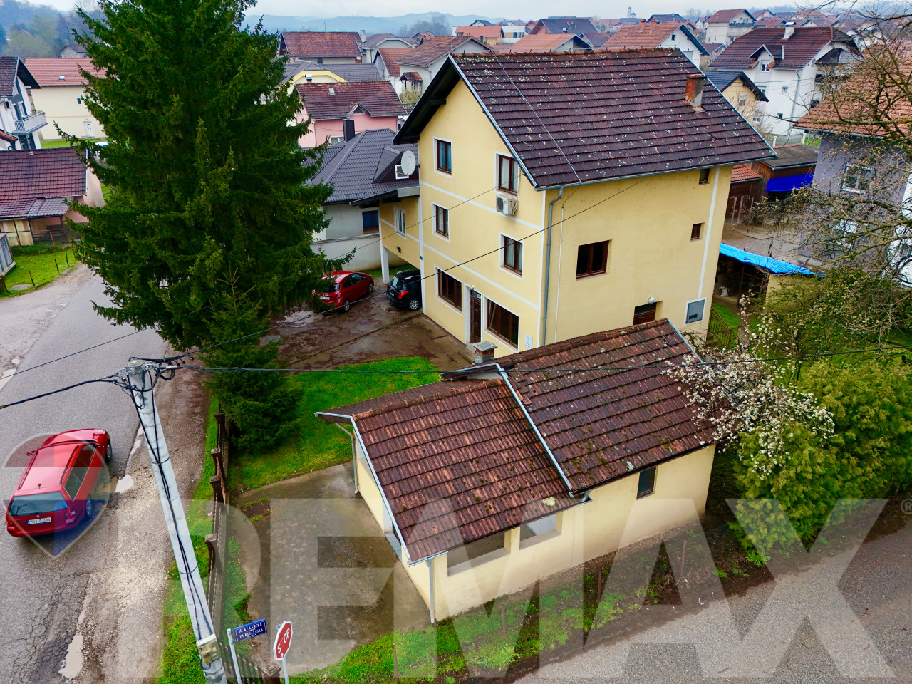 Kuća na odličnoj lokaciji | 3 stana i poslovni prostori | Kuljani 5