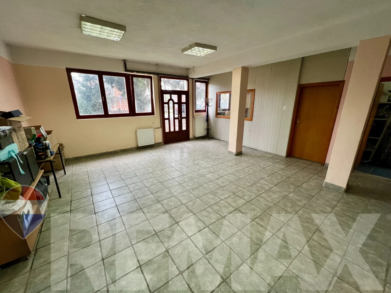 Kuća na odličnoj lokaciji | 3 stana i poslovni prostori | Kuljani 9