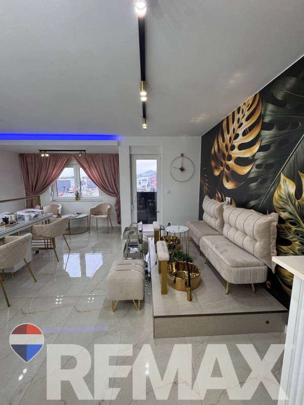 Kozmetički salon 50m2 - komplet opremljen, preko puta Emporiuma
