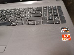 HP FUL HD AMD RAYZEN5 8CPU RAM16 DDR4 SSD128GB HDD500GB AMD VEGA8