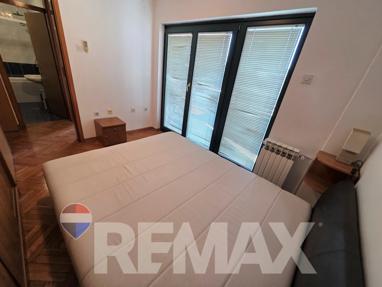 Trosoban stan 78m2 kod N.Skupštine, garaža, privatni parking 6