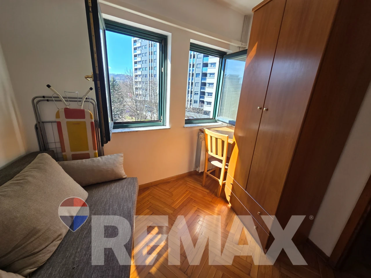 Trosoban stan 78m2 kod N.Skupštine, garaža, privatni parking 8