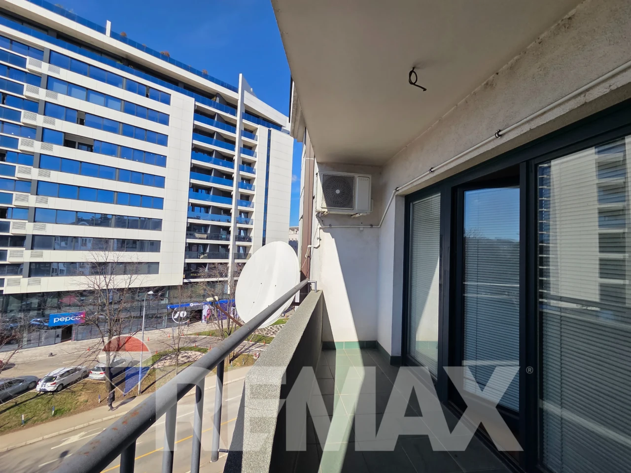 Trosoban stan 78m2 kod N.Skupštine, garaža, privatni parking 12