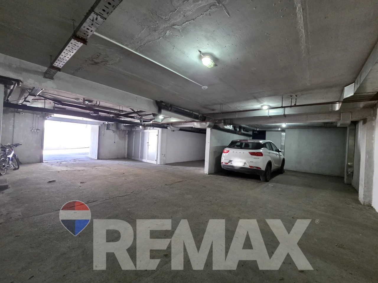 Trosoban stan 78m2 kod N.Skupštine, garaža, privatni parking 14
