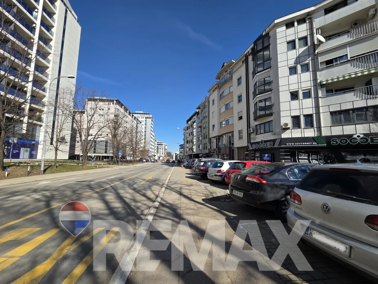 Trosoban stan 78m2 kod N.Skupštine, garaža, privatni parking 16