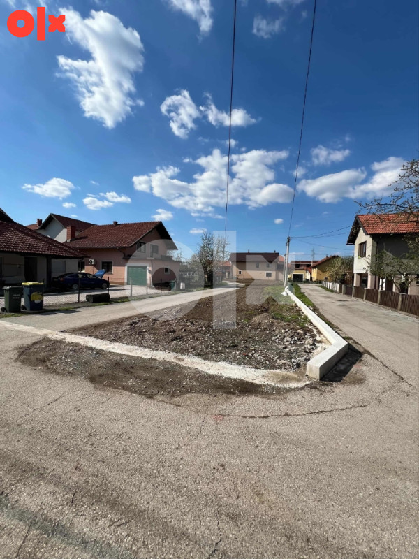 Izdaje se zemljište 1100m2 Živinice