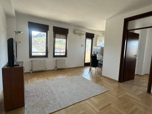 Trosoban stan sa garažnim mjestom 61m2 - podnožje Starčevice