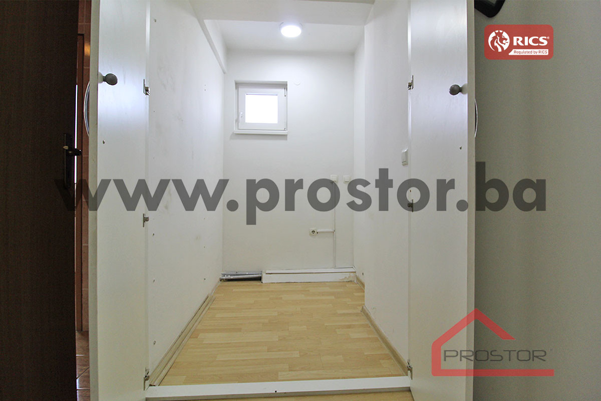 PROSTOR izdaje: Poslovni prostor, 180m2, Aneks 8