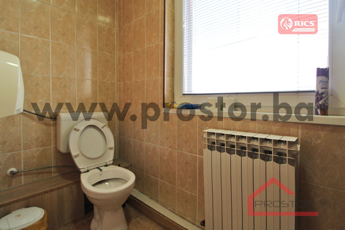 PROSTOR izdaje: Poslovni prostor, 180m2, Aneks 11