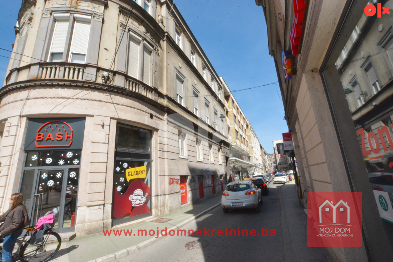 Trosoban stan 80m2 kod Pozorišta mladih Sarajevo Centar