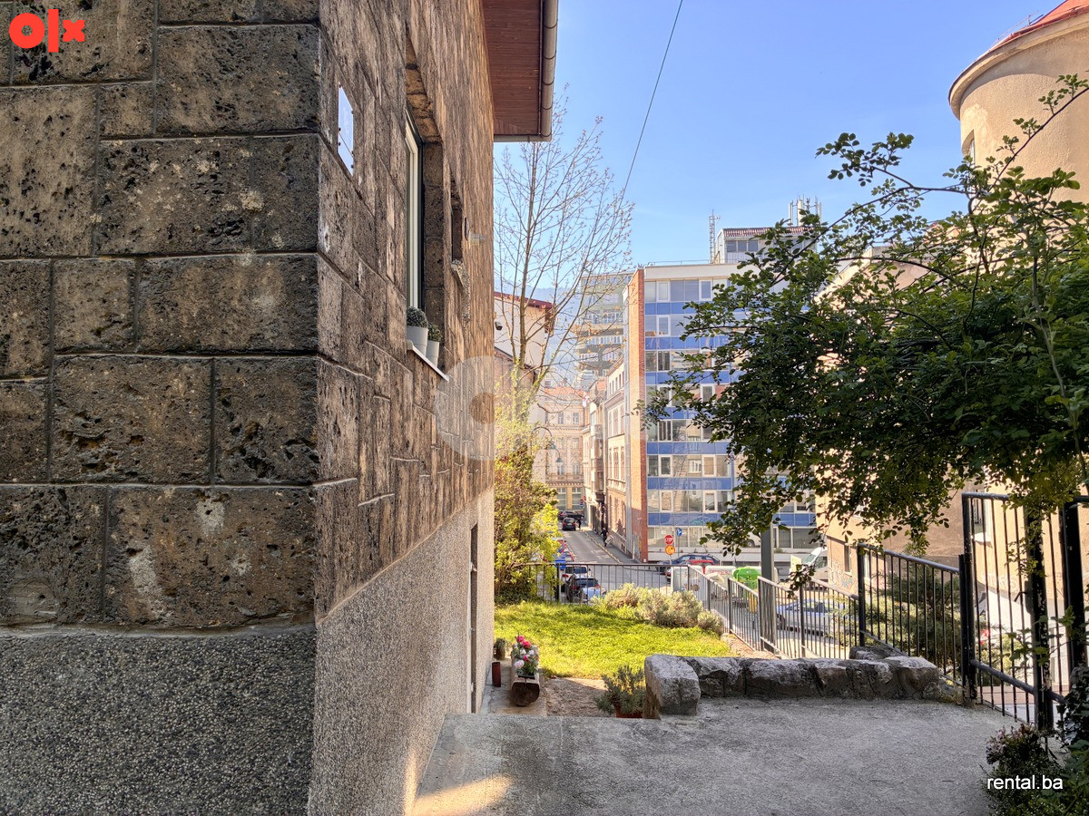 Petosoban dvoetažni stan najam Centar Sarajevo 3