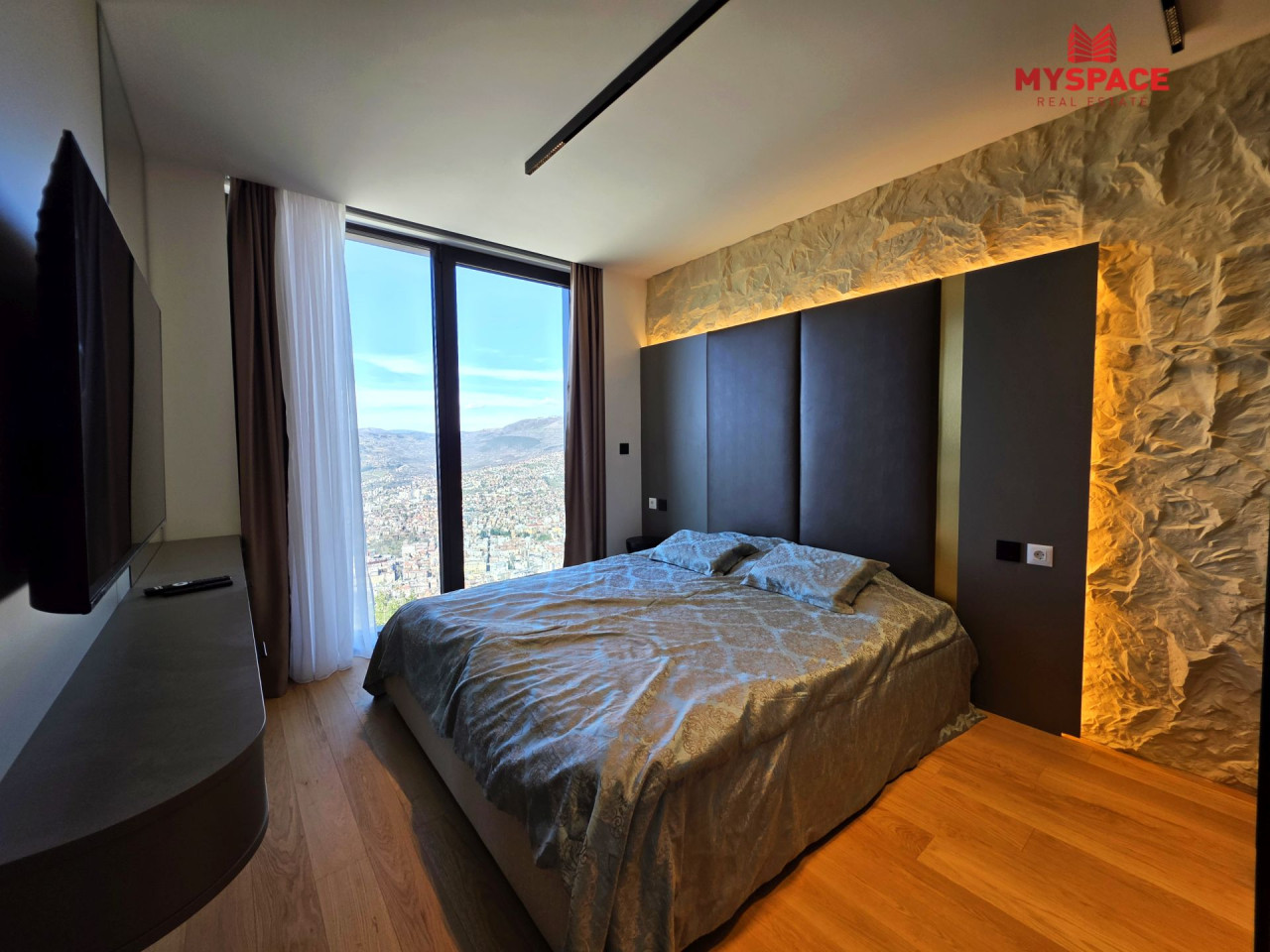MY SPACE/ LUX STAN SA GARAZOM/ Trebevic/ ROOF GARDENS/ 103 m2 14