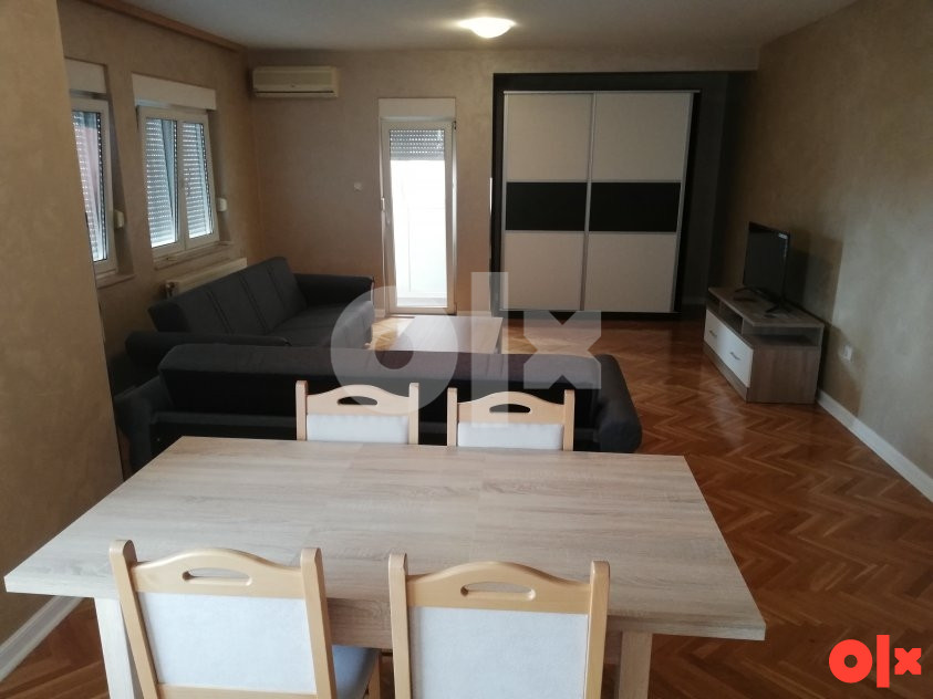 Stan Bijeljina 60m2 (Centar, Parking, Klima, Video nadzor)