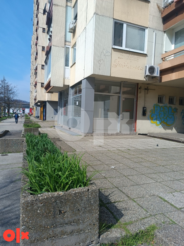 Izdajem poslovni prostor na Sjenjaku 59m2 2