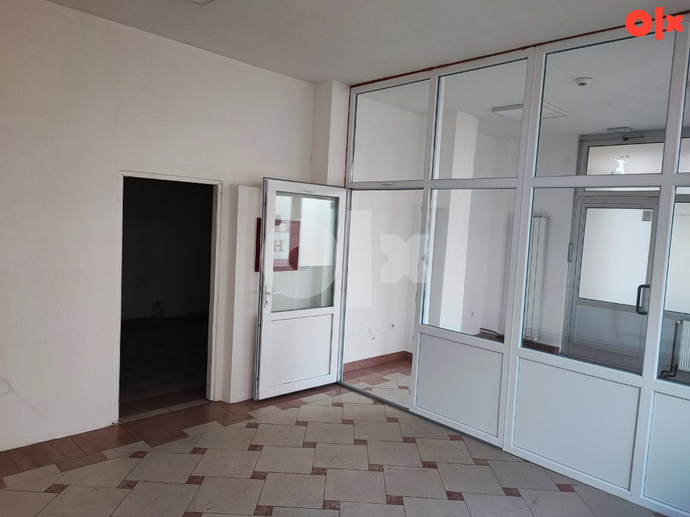Izdajem poslovni prostor na Sjenjaku 59m2 3