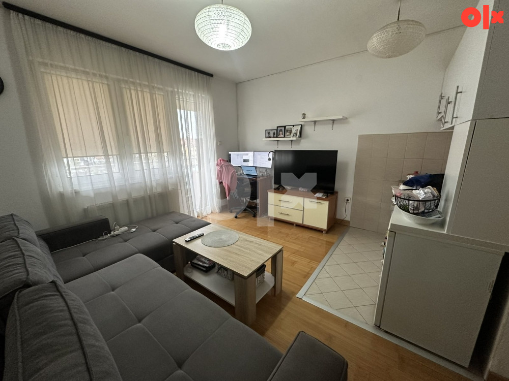 Izdajem garsonjeru Banja Luka Starčevica 066 765 714 2