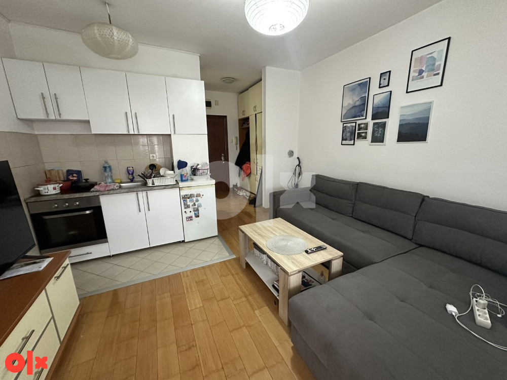 Izdajem garsonjeru Banja Luka Starčevica 066 765 714 3