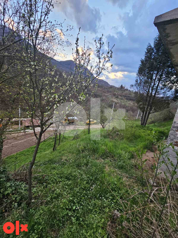 PRODAJA: Porodična kuća na atraktivnoj lokaciji 2