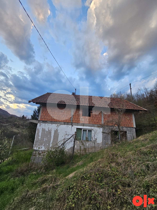 PRODAJA: Porodična kuća na atraktivnoj lokaciji 3