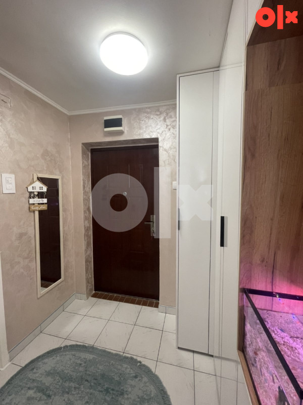 Stan 43m2 Blatuša Zenica renoviran. namješten, 3.sprat