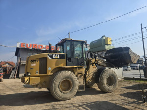 Utovarivac Caterpillar