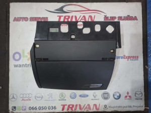LADICA PRETINAC AUDI A6 4G Trivan