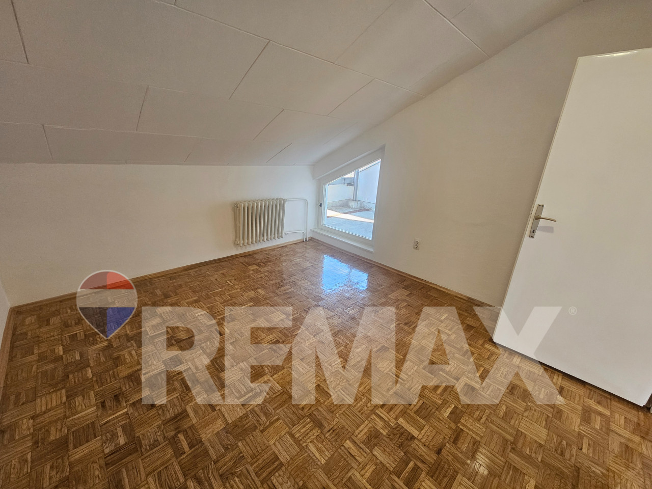Komforan dvosoban stan 60m2 sa pogledom na grad/Starčevica 9