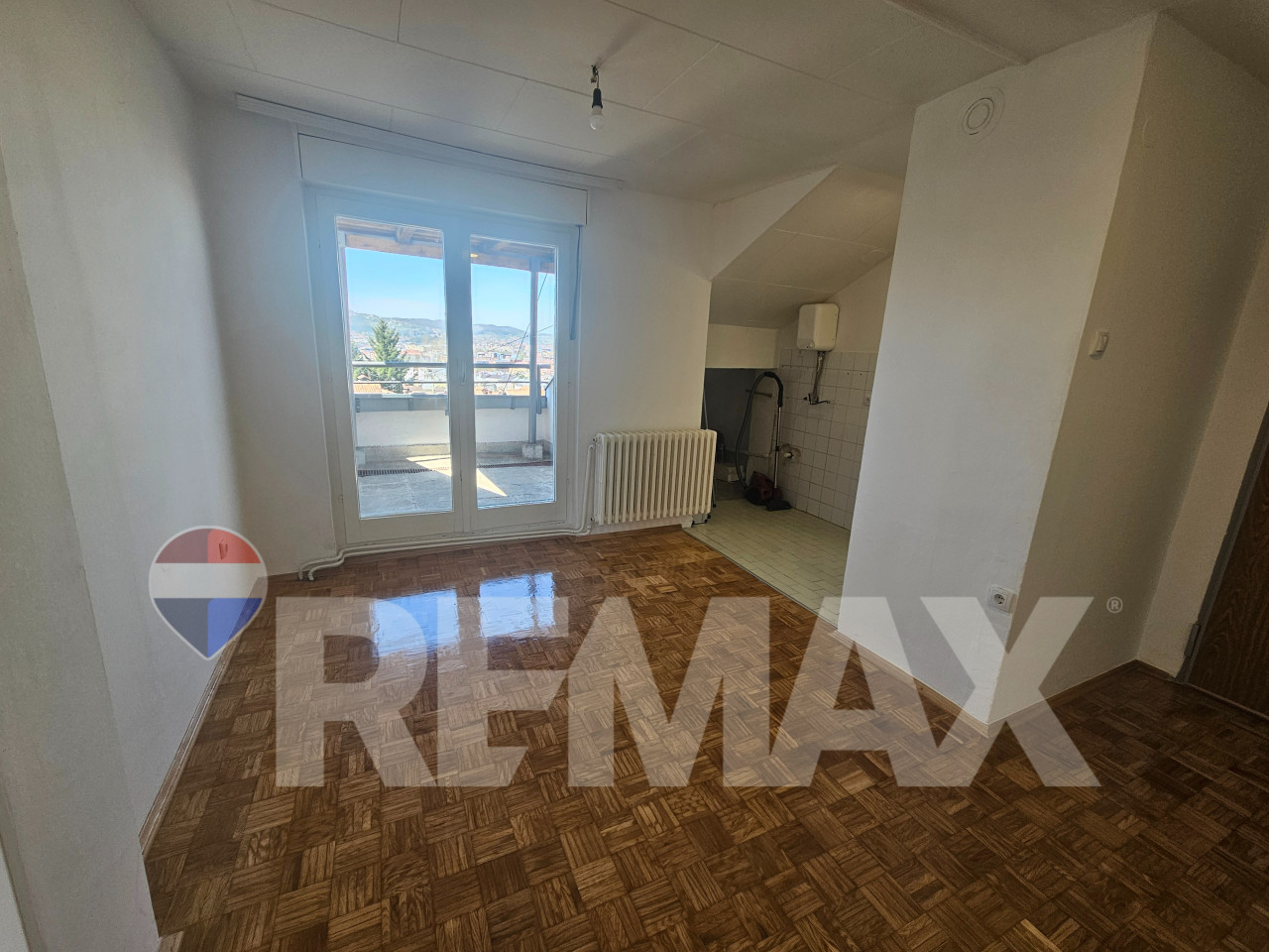 Komforan dvosoban stan 60m2 sa pogledom na grad/Starčevica 10