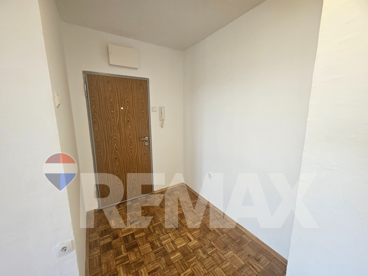 Komforan dvosoban stan 60m2 sa pogledom na grad/Starčevica 18