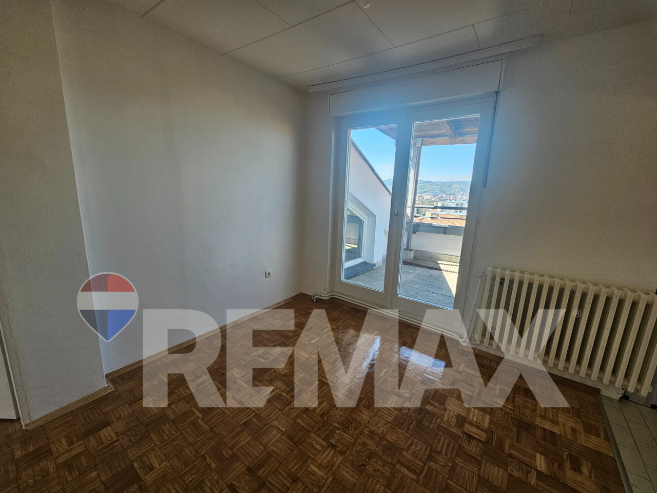 Komforan dvosoban stan 60m2 sa pogledom na grad/Starčevica 11