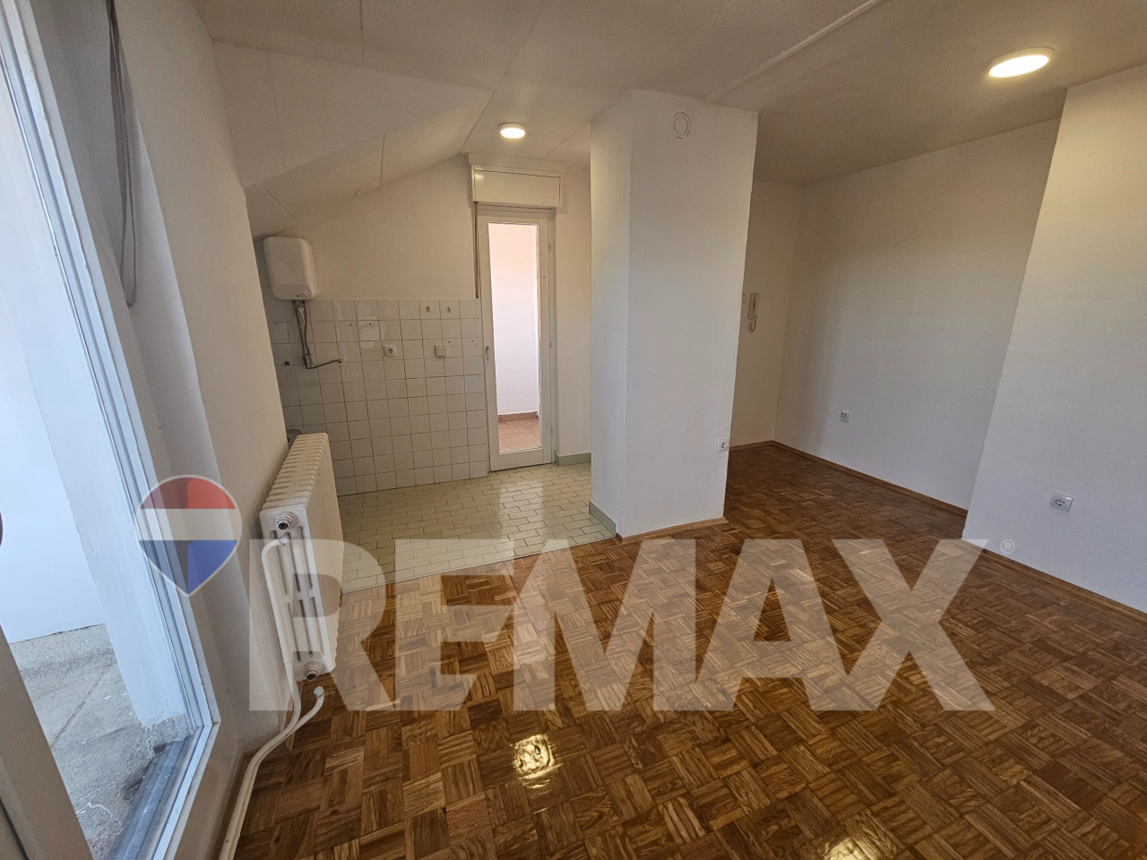 Komforan dvosoban stan 60m2 sa pogledom na grad/Starčevica 12