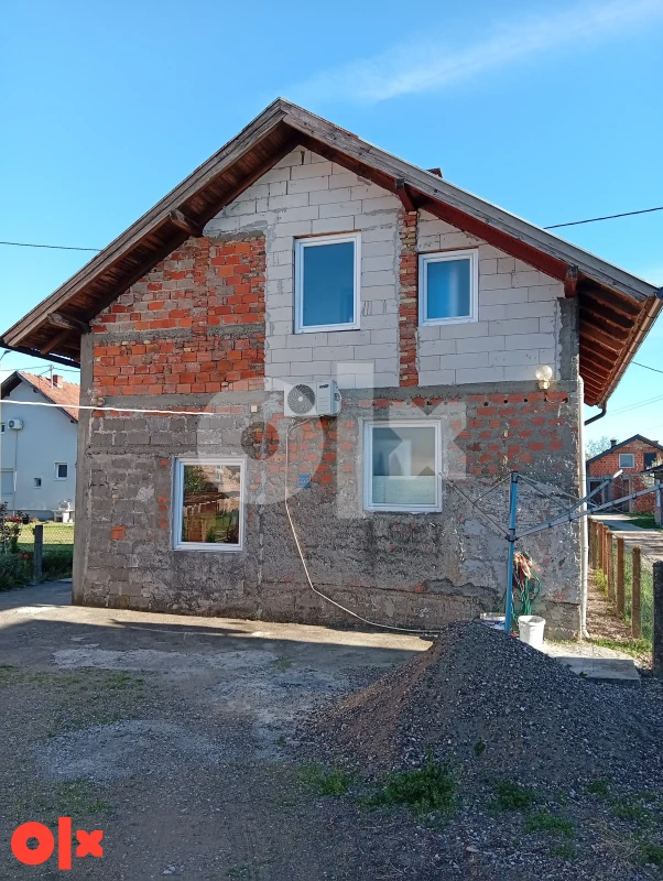 Kuća s potkrovljem i okućnicom 629m2 - Brčko
