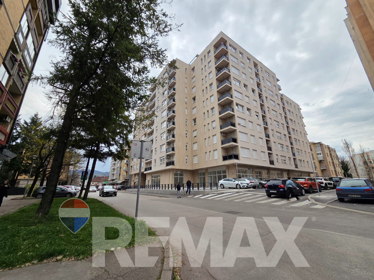 Nov četverosoban stan 98m2, centar, garaža 19m2, ostava 14m2