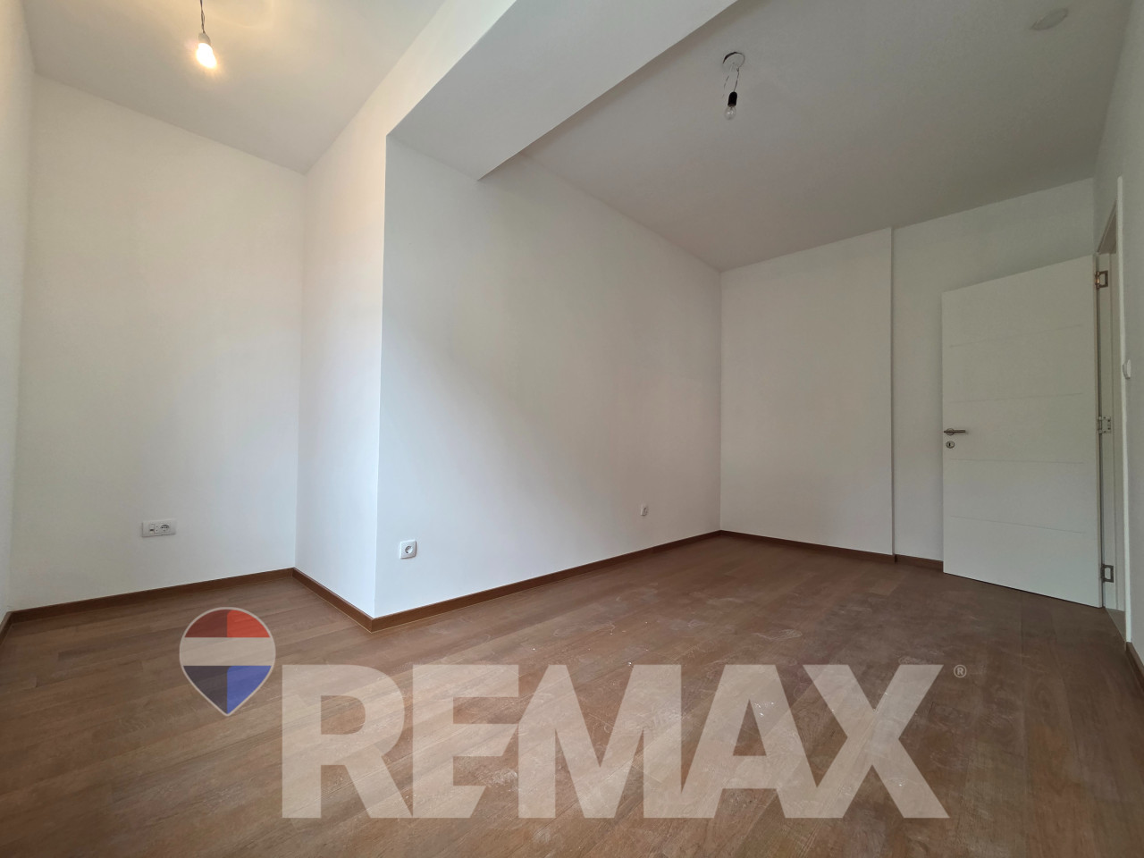 Nov četverosoban stan 98m2, centar, garaža 19m2, ostava 14m2 8