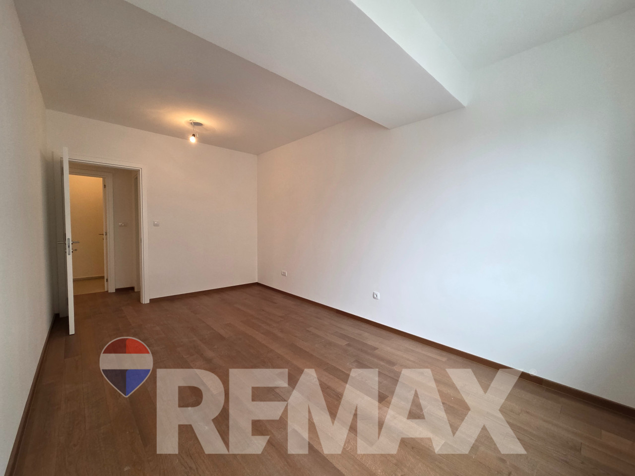 Nov četverosoban stan 98m2, centar, garaža 19m2, ostava 14m2 12