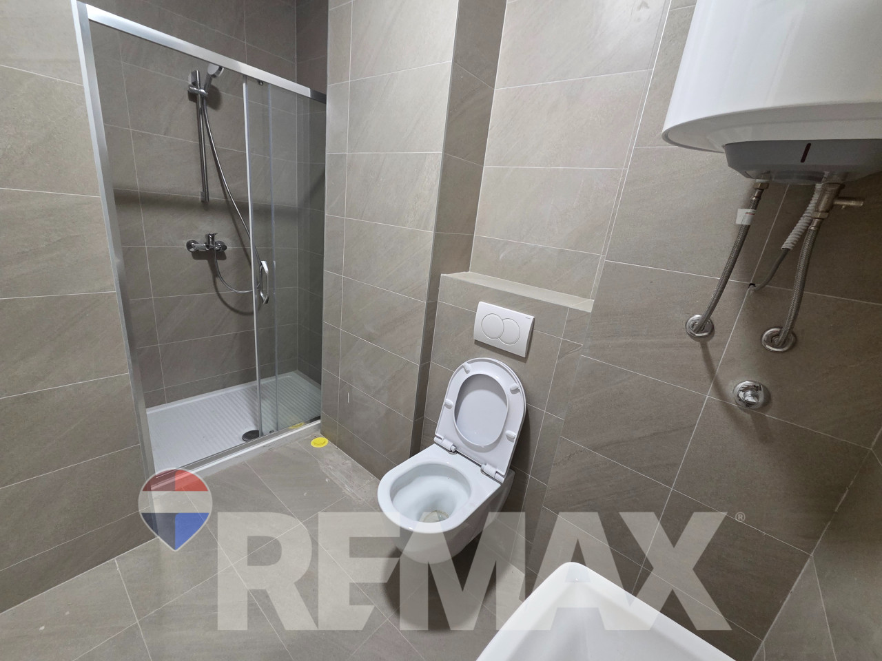Nov četverosoban stan 98m2, centar, garaža 19m2, ostava 14m2 15